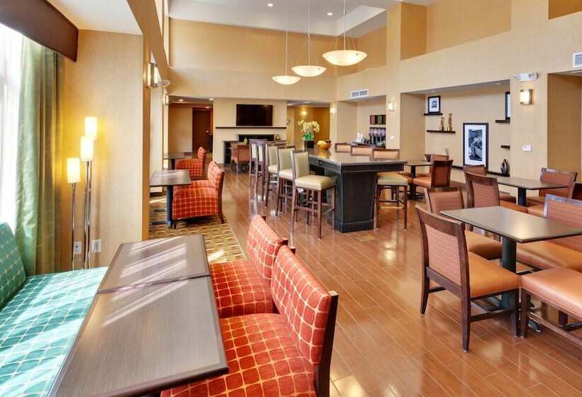 هتل Hampton Inn & Suites Fresno Northwest