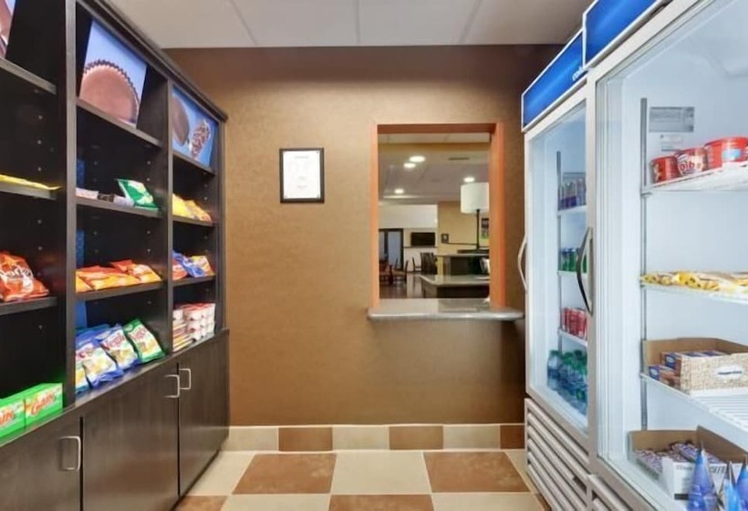هتل Hampton Inn & Suites Fresno Northwest
