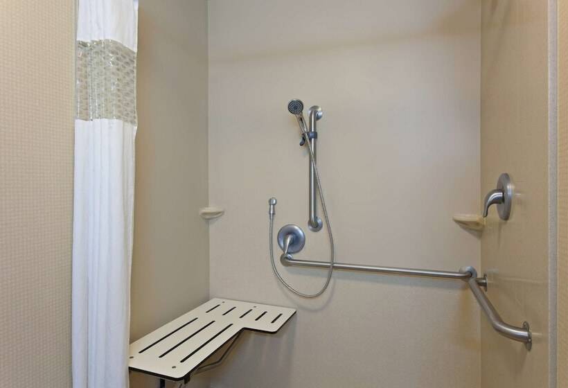 هتل Hampton Inn & Suites Fresno Northwest