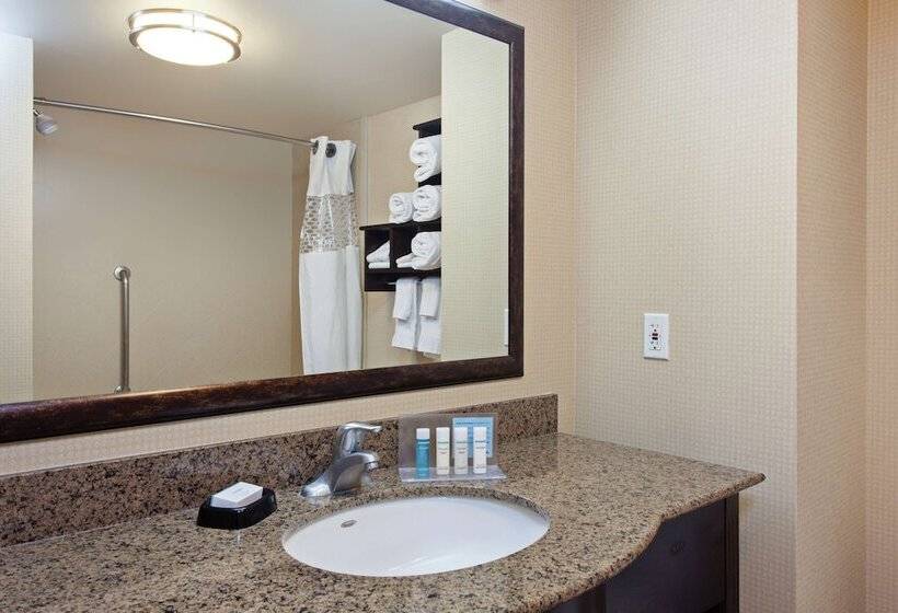 هتل Hampton Inn & Suites Fresno Northwest
