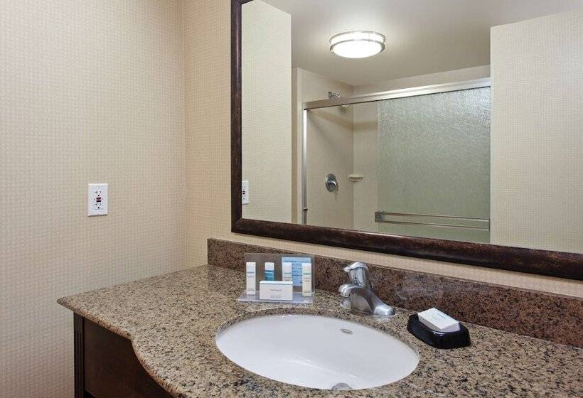 هتل Hampton Inn & Suites Fresno Northwest
