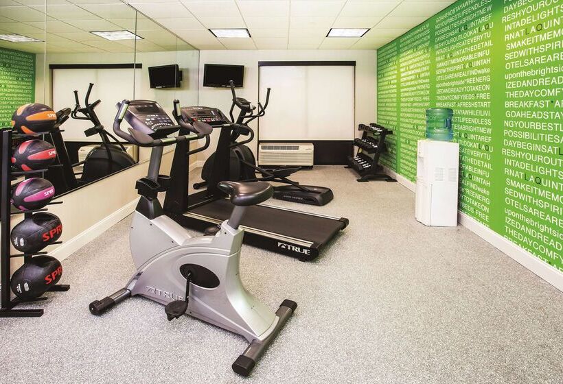 هتل La Quinta By Wyndham Newark   Elkton