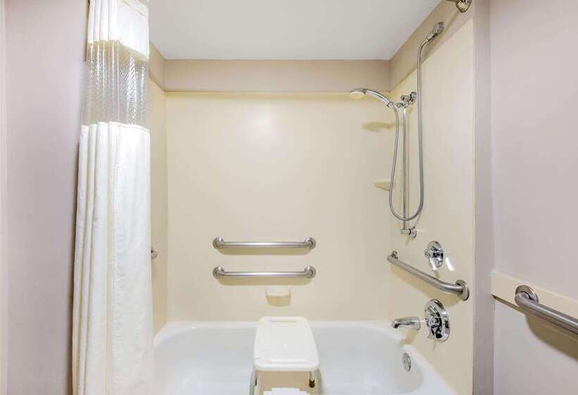 هتل La Quinta By Wyndham Newark   Elkton