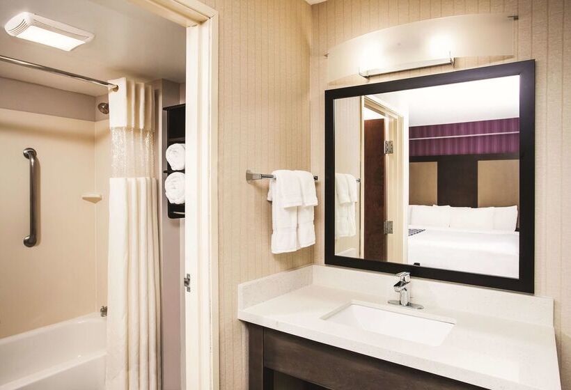 هتل La Quinta By Wyndham Newark   Elkton