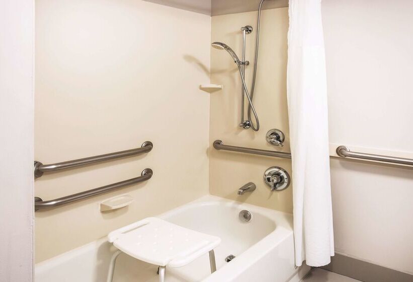 هتل La Quinta By Wyndham Newark   Elkton