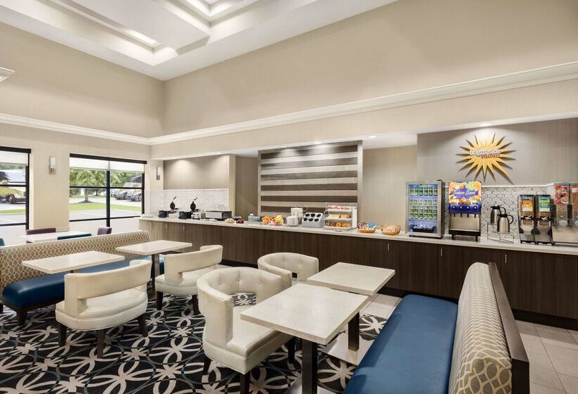 هتل La Quinta By Wyndham Newark   Elkton