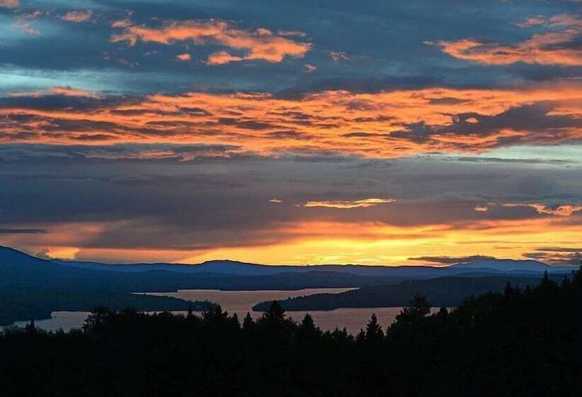 هتل The Lodge At Moosehead Lake