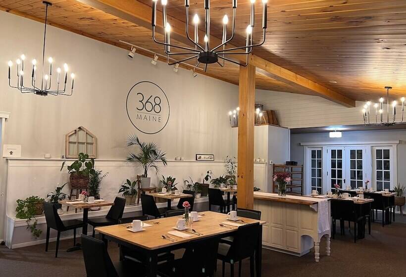 هتل The Lodge At Moosehead Lake