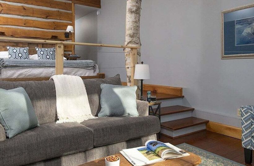 هتل The Lodge At Moosehead Lake