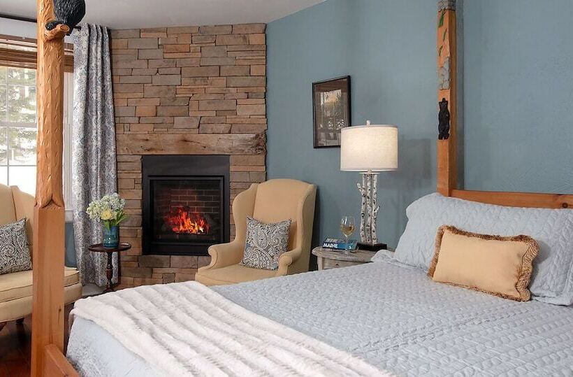 هتل The Lodge At Moosehead Lake