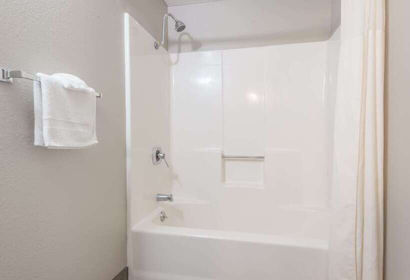 فندق Super 8 By Wyndham Kimball