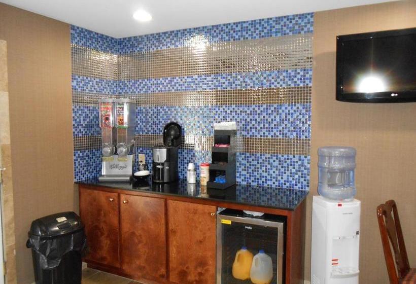 فندق على الطريق Glennville Inn