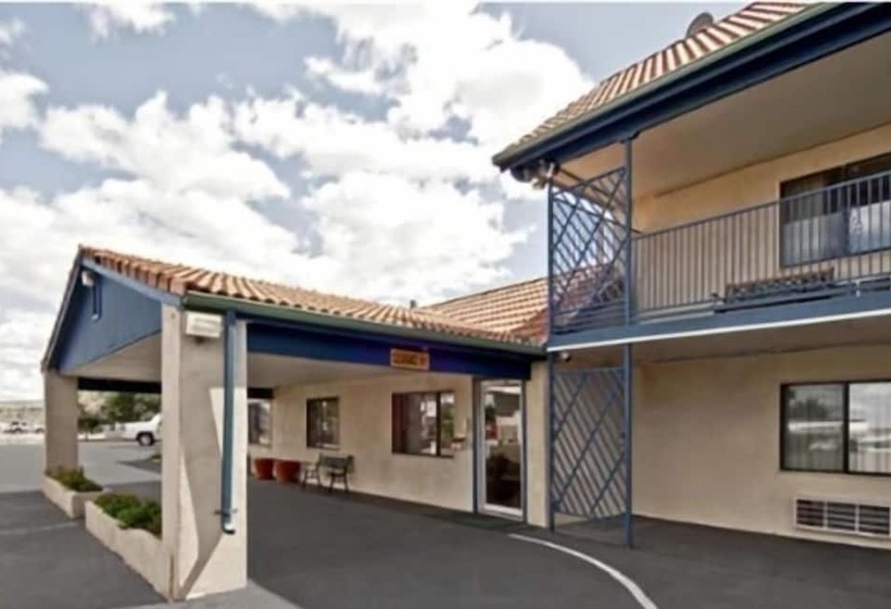 酒店 Travel Inn & Suite