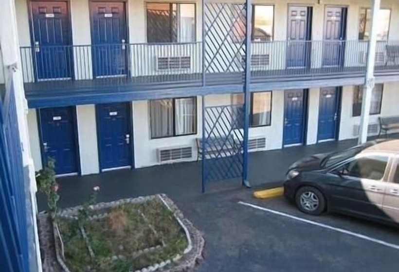 酒店 Travel Inn & Suite