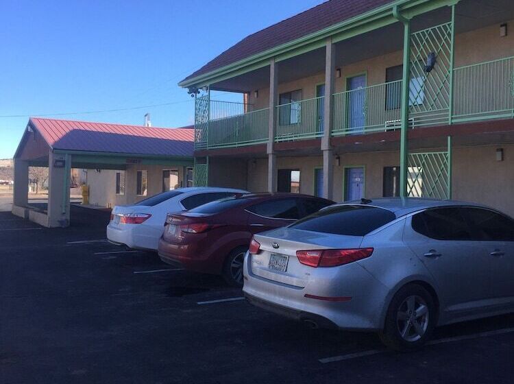 酒店 Travel Inn & Suite