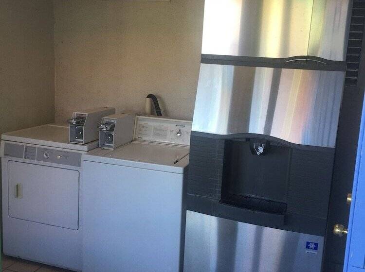 酒店 Travel Inn & Suite