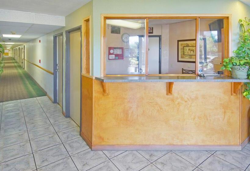호텔 Americas Best Value Inn & Suites East Bakersfield