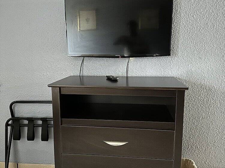 בית מלון כפרי Americas Best Value Inn And Suites Groves