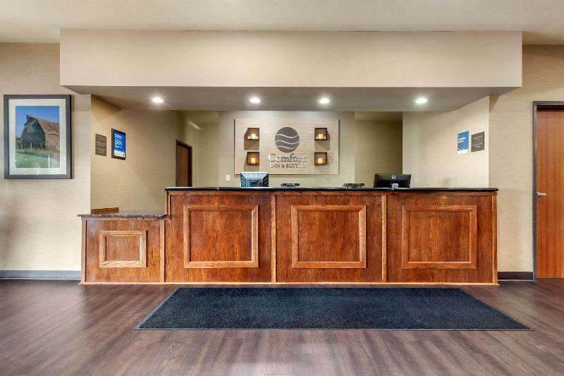 فندق Comfort Inn & Suites Mitchell I 90