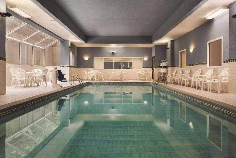 هتل Country Inn & Suites By Radisson, Grand Rapids East, Mi