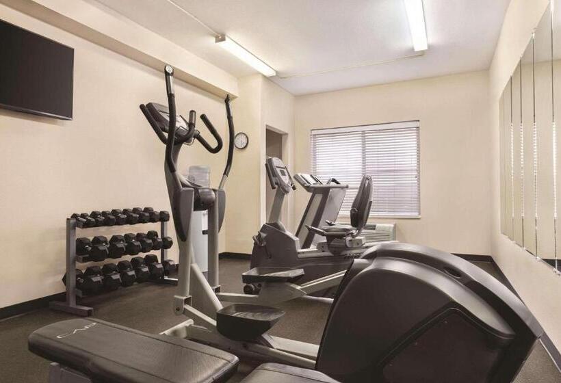 בית מלון כפרי Country Inn & Suites By Radisson, Wytheville, Va