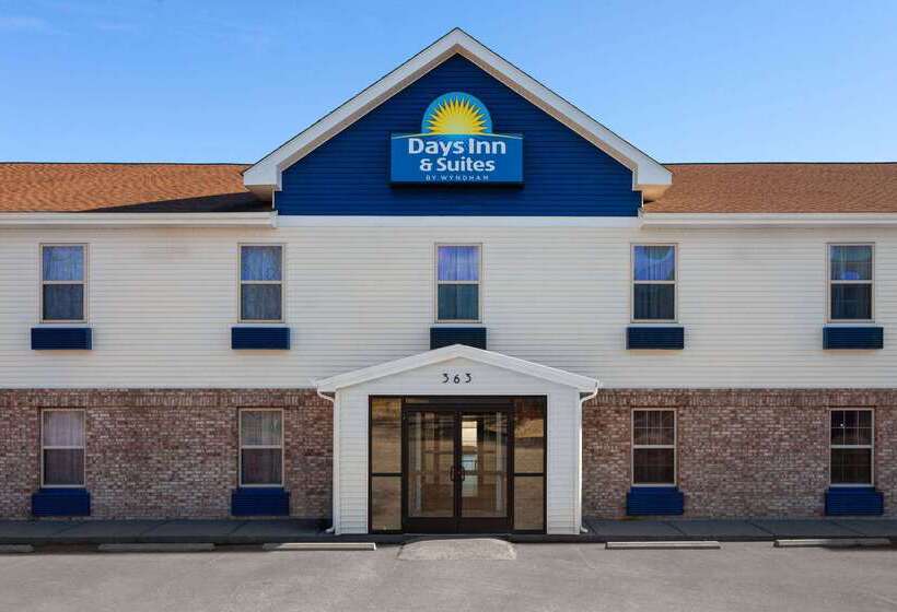 בית מלון כפרי Days Inn & Suites By Wyndham Sellersburg