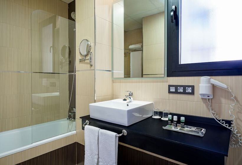 ホテル Exe Malaga Museos