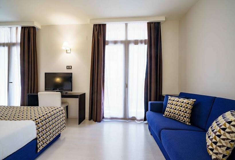 ホテル Exe Malaga Museos