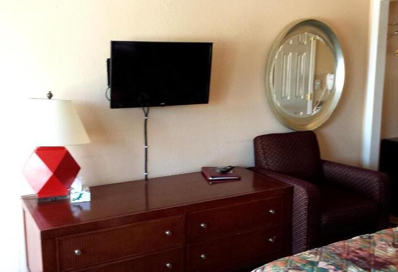 Отель Executive Inn & Suites