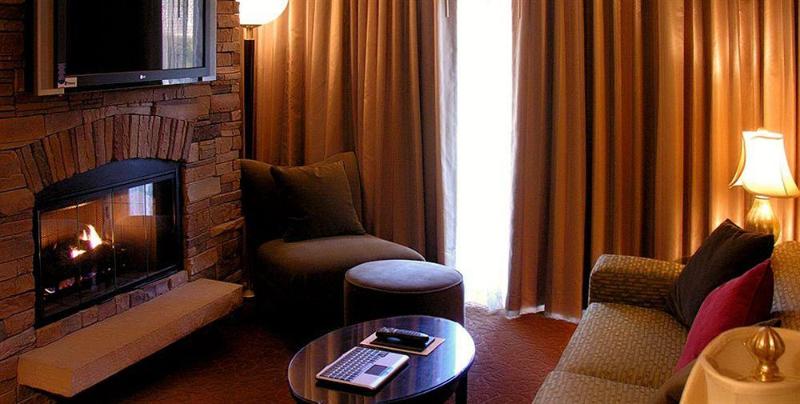 La Bellasera Hotel & Suites