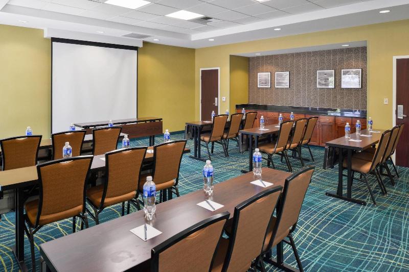 هتل Springhill Suites Fresno