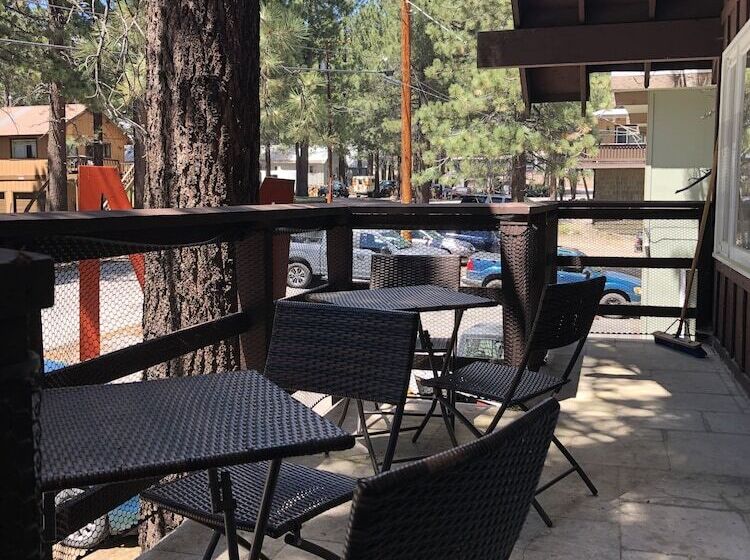 酒店 The Mammoth Inn