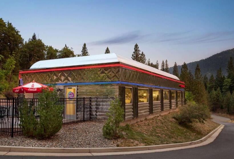 فندق Travelodge By Wyndham Dunsmuir