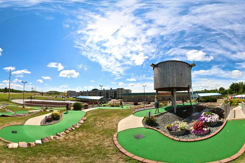 Metropolis Resort  Eau Claire