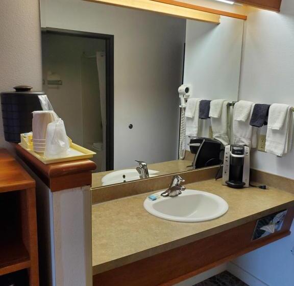 فندق على الطريق Omak Inn