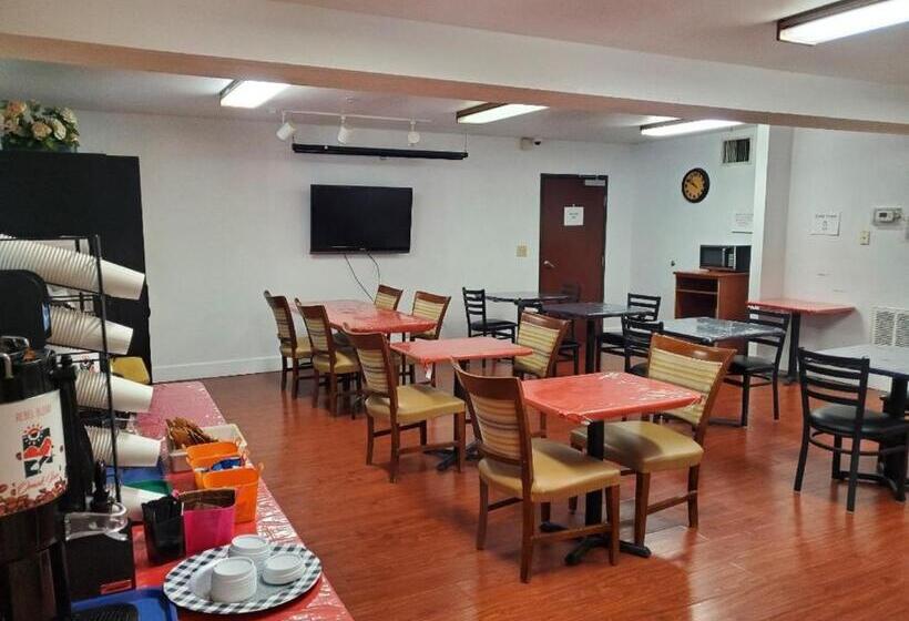 فندق على الطريق Omak Inn