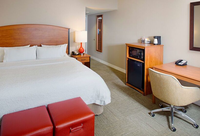 Hampton Inn & Suites Lancaster