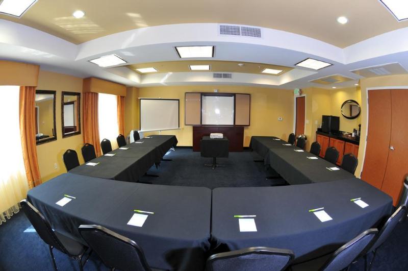 هتل Fairfield Inn & Suites Fresno Clovis
