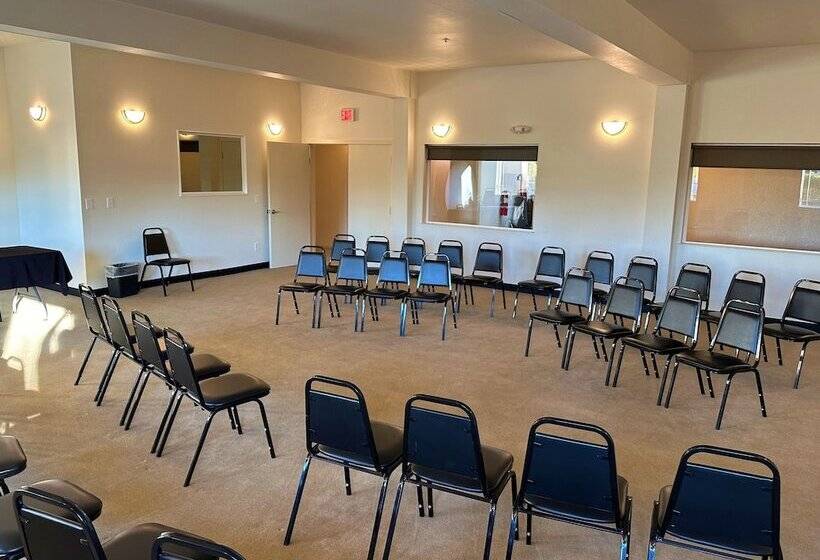 فندق Peppermill Empress Inn