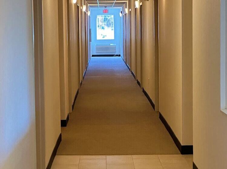 فندق Peppermill Empress Inn