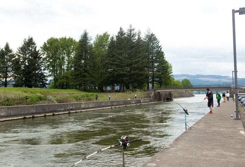 فندق على الطريق Columbia Gorge Inn