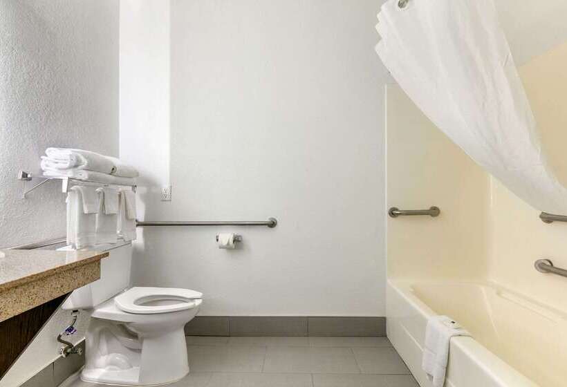 هتل Clarion Pointe Columbusbradley Park