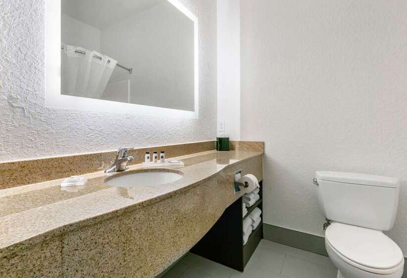 هتل Clarion Pointe Columbusbradley Park