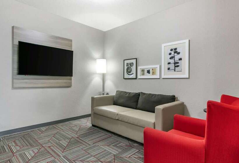 هتل Clarion Pointe Columbusbradley Park