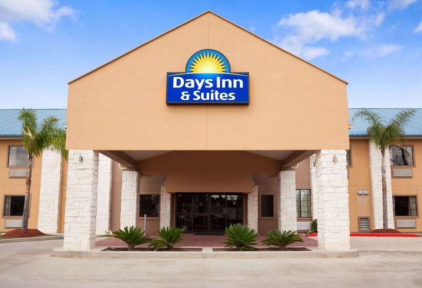هتل Days Inn & Suites By Wyndham Conroe North
