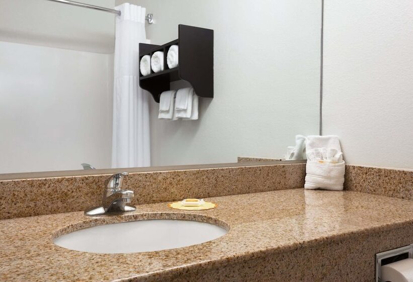 هتل Days Inn & Suites By Wyndham Conroe North