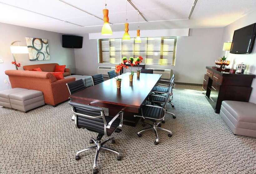 בית מלון כפרי Hilton Garden Inn Des Moines Airport