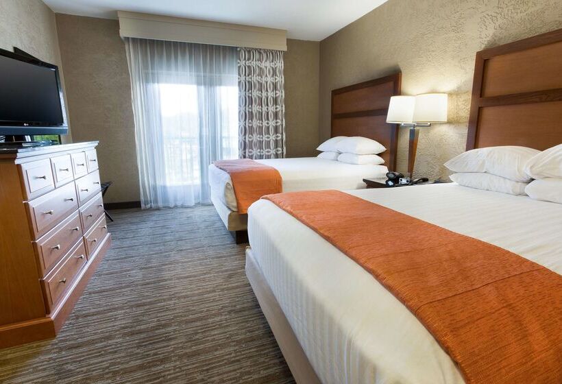 בית מלון כפרי Drury Inn & Suites Flagstaff