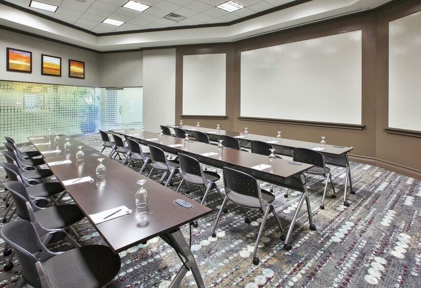 هتل Embassy Suites Columbus Airport