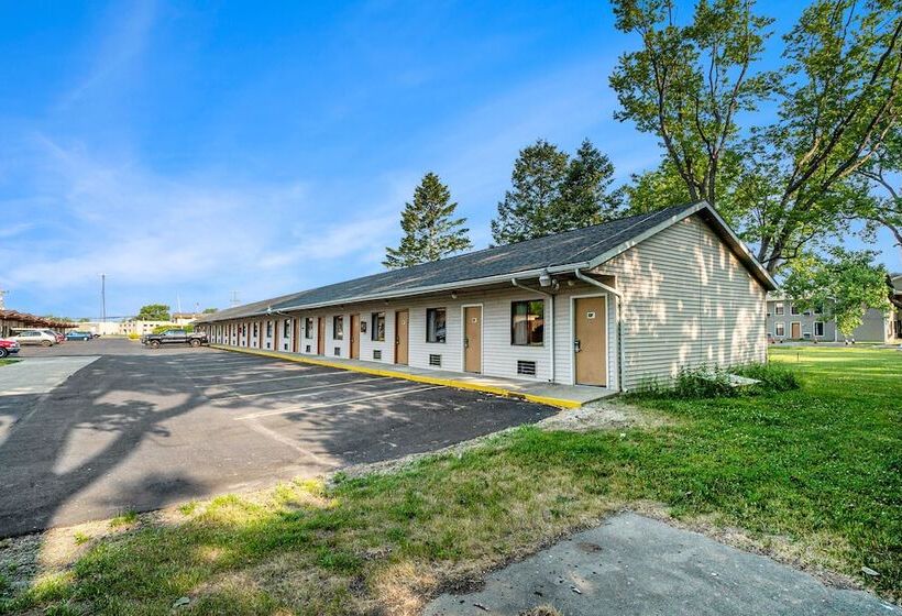 בית מלון כפרי Great Lakes Inn And Suites